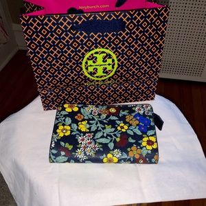 NWT Tory Burch Emerson Printed Wristlet